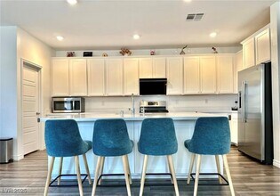 9816 Berkley Brk Ct in Enterprise, NV - Building Photo - Building Photo