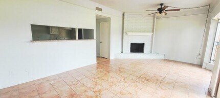 7700 Creekbend Dr in Houston, TX - Building Photo - Building Photo