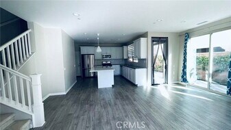 140 Parkwood in Irvine, CA - Building Photo
