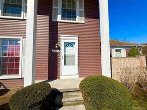 23647 Stonehenge Blvd, Unit 42 in Novi, MI - Foto de edificio - Building Photo