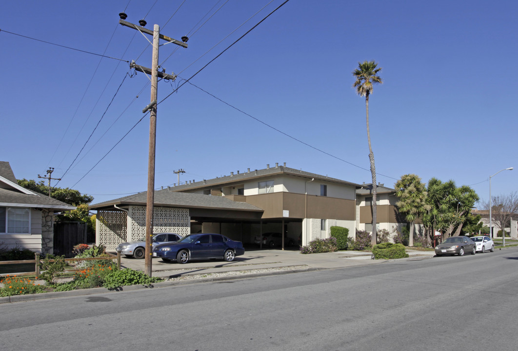 The Lanai Apartments in Salinas, CA - Building Photo