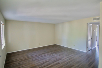 240 Harmon Ave-Unit -111 in Panama City, FL - Building Photo - Building Photo