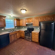 1209 A Flora St in Nixa, MO - Building Photo - Building Photo