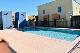 1221 E Daffodil Ave-Unit -B in McAllen, TX - Building Photo - Building Photo
