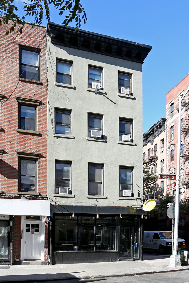 270 Bleecker St in New York, NY - Foto de edificio - Building Photo