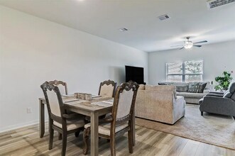 8018 Vacek Meadows Loop in Richmond, TX - Building Photo - Building Photo
