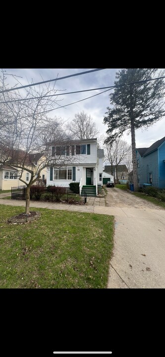 132 Reed Ave, Unit 3 in Kalamazoo, MI - Foto de edificio