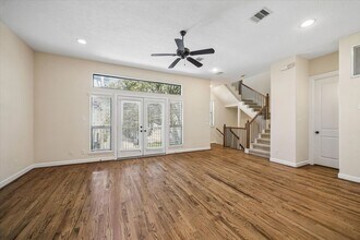 5811 Maxie St in Houston, TX - Foto de edificio - Building Photo