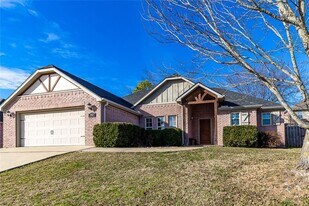 741 Venice St in Centerton, AR - Building Photo