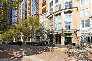 8220 Crestwood Heights Dr in McLean, VA - Building Photo