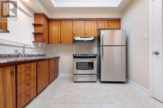 377 Horsham Ave in Toronto, ON - Building Photo - Building Photo