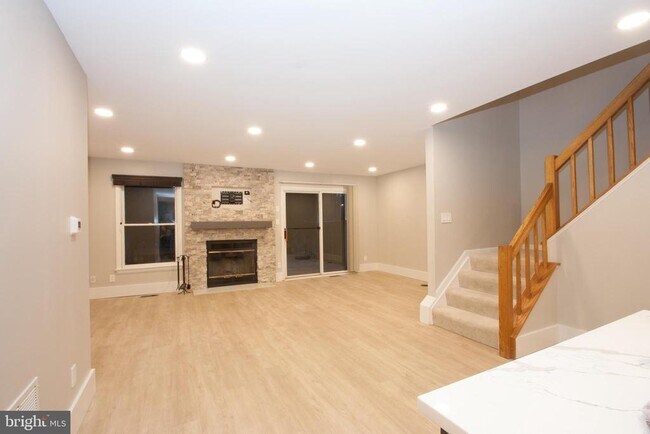 1603 Oak Spring Way in Reston, VA - Building Photo - Building Photo