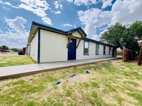 324 37th St in Lubbock, TX - Building Photo - Building Photo