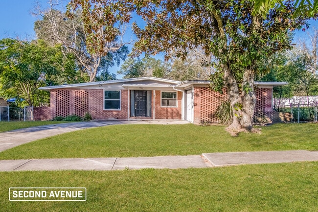 property at 1224 Crown Dr