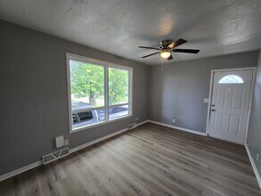 512 Maynard Ave in Waterloo, IA - Building Photo - Building Photo