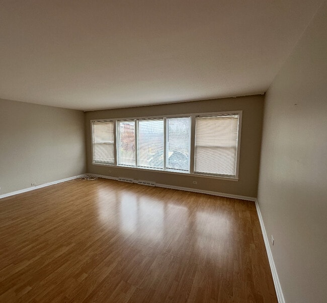 3341 W Pratt Ave in Lincolnwood, IL - Building Photo - Building Photo