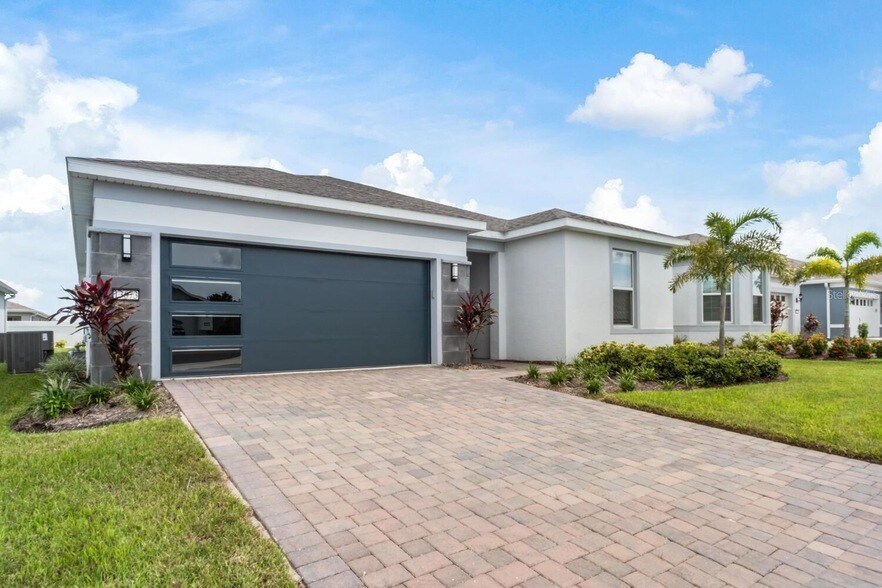 13673 Fresh Ivy St in Oakland, FL - Building Photo