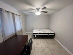 403 Hayden Rd, Unit 230 in Tallahassee, FL - Foto de edificio - Building Photo