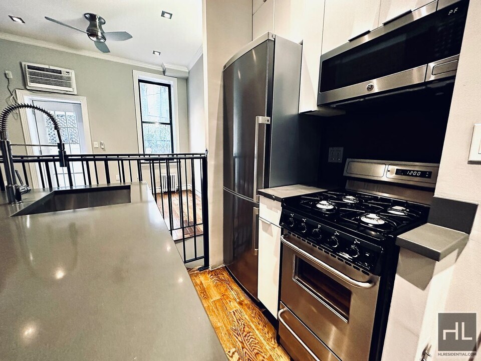 Mott Street in New York, NY - Building Photo