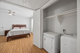 6456 Bayou Glen Rd in Houston, TX - Building Photo - Building Photo