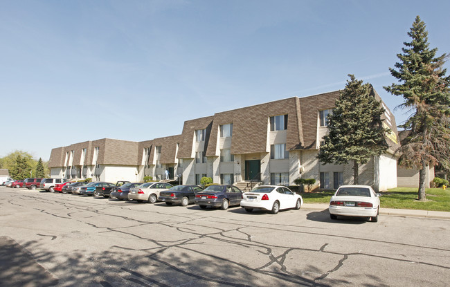 Boulder Creek Apartments in Burton, MI - Building Photo - Building Photo