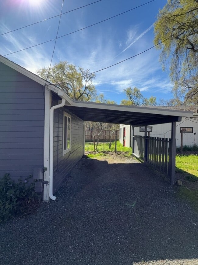 2435 Lakeshore Blvd in Lakeport, CA - Building Photo - Building Photo