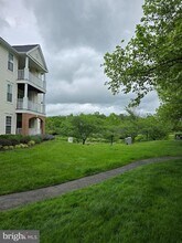 43134 Watercrest Square, Unit 304 in Chantilly, VA - Foto de edificio - Building Photo