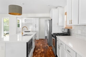 5515 Warm Springs Rd in Houston, TX - Building Photo - Building Photo