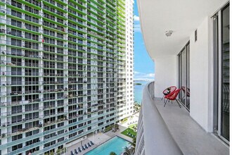 1750 N Bayshore Dr, Unit SI ID1424251P in Miami, FL - Foto de edificio - Building Photo