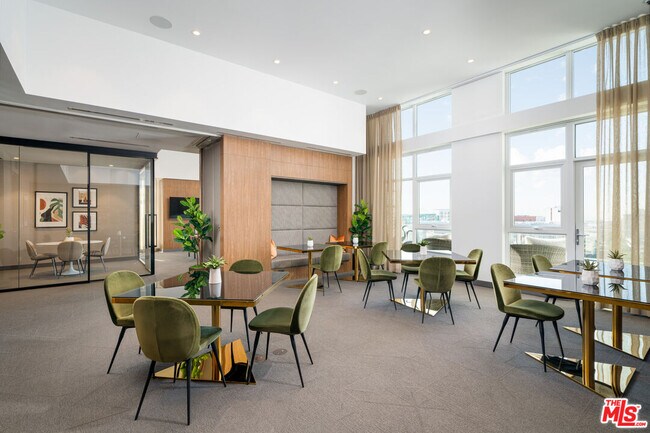 1201 S Hope St-Unit -2827 in Los Angeles, CA - Building Photo - Building Photo