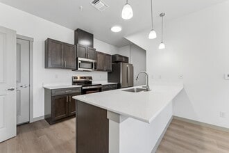 Titan Hill Townhomes in Salem, OR - Building Photo - Building Photo