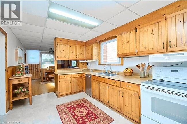 property at 33 Merigold St