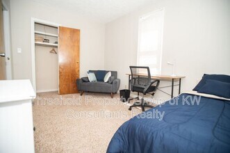 1355-1357-1357 Dennison Ave in Columbus, OH - Building Photo - Building Photo