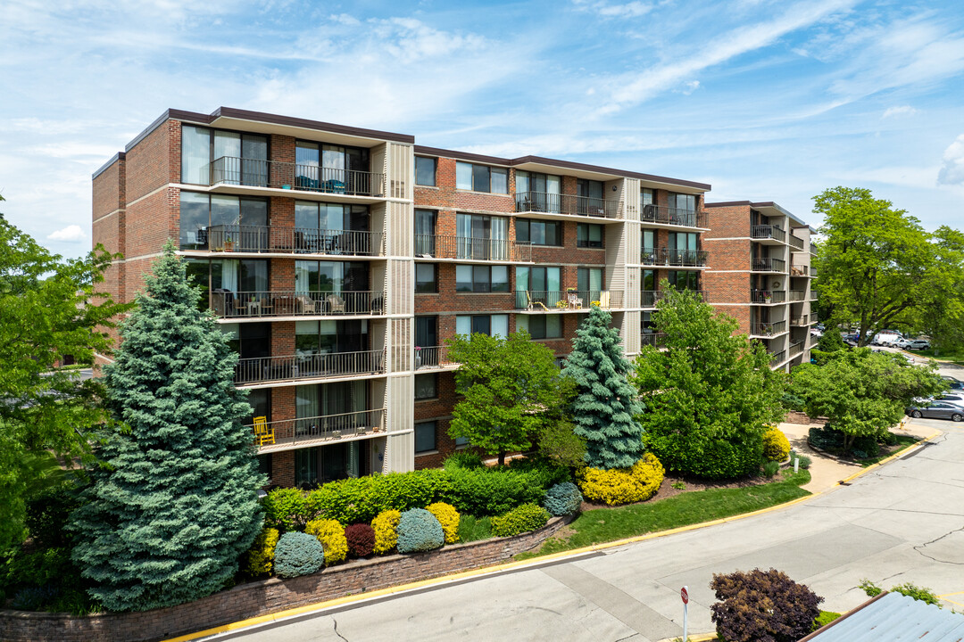 The Atrium Condominiums in Elmhurst, IL - Building Photo