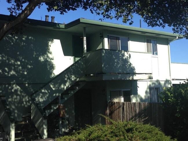 543 Monroe St in Monterey, CA - Foto de edificio - Building Photo