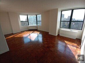 W 87th St in New York, NY - Building Photo - Building Photo