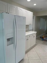 330 NE 42nd Ct in Oakland Park, FL - Building Photo - Building Photo