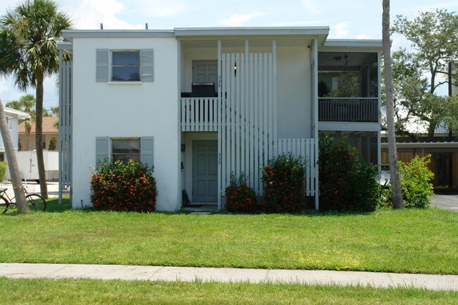 333 Canal Rd in Sarasota, FL - Foto de edificio - Building Photo