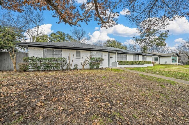 12412 Veronica Rd, Unit 1 in Farmers Branch, TX - Building Photo - Building Photo