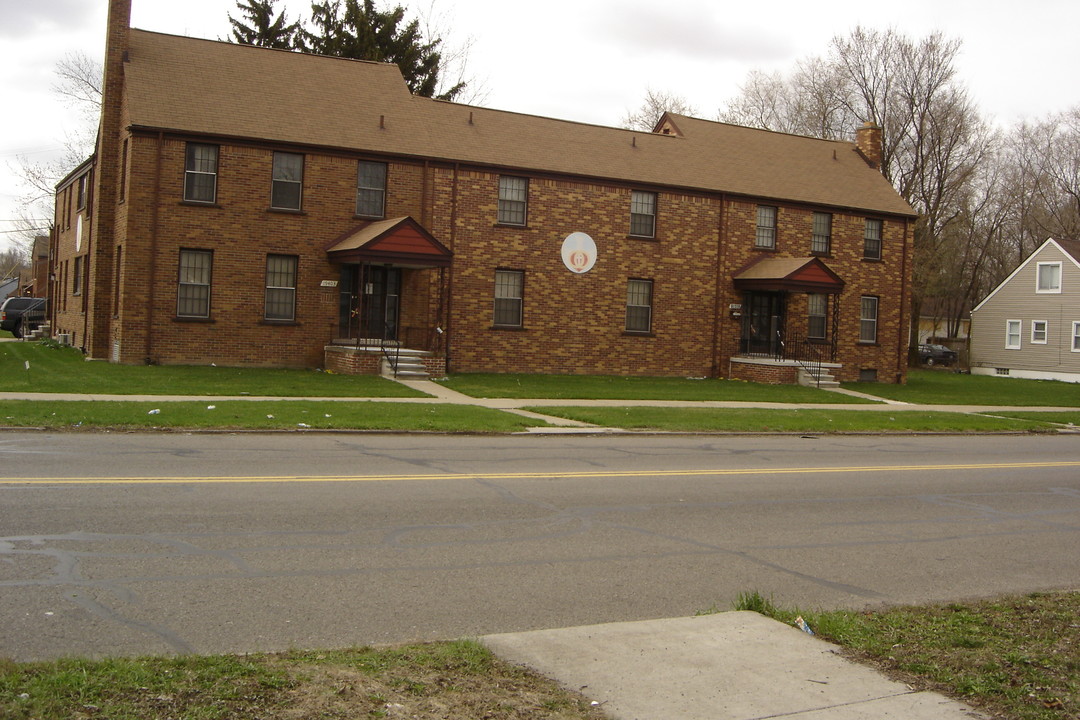 19403 W Chicago St in Detroit, MI - Building Photo