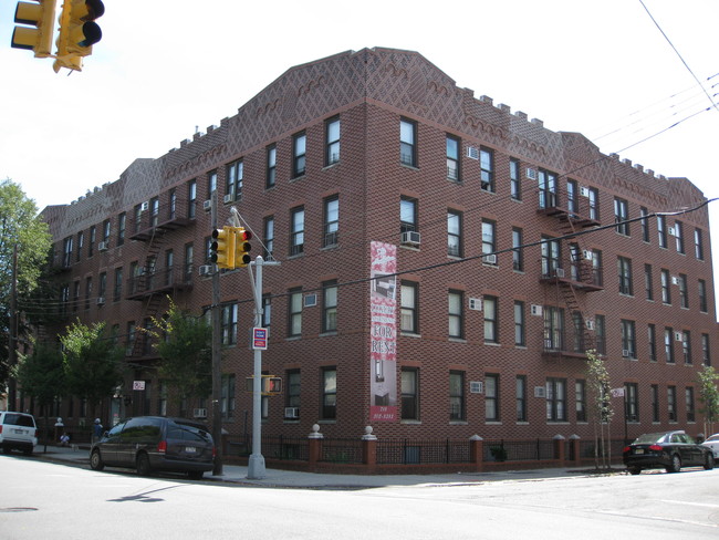 710 Avenue S in Brooklyn, NY - Foto de edificio - Building Photo