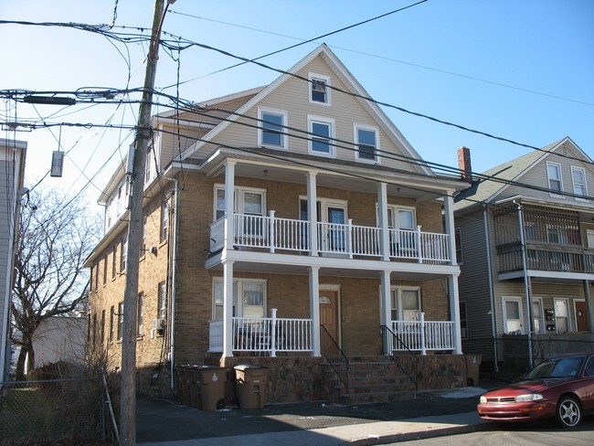 26 Taff Ave in Stamford, CT - Building Photo - Building Photo