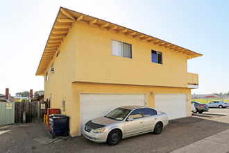 16581 Delton Cir in Huntington Beach, CA - Building Photo - Building Photo