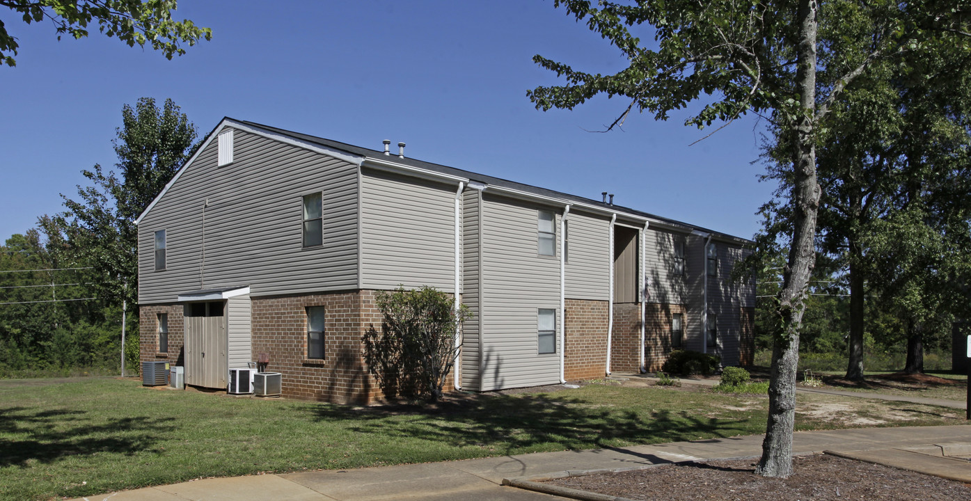 Oak Forest Apartments in Belton, SC - Building Photo