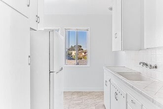 530 W 9th St, Unit 07 in Long Beach, CA - Building Photo - Building Photo