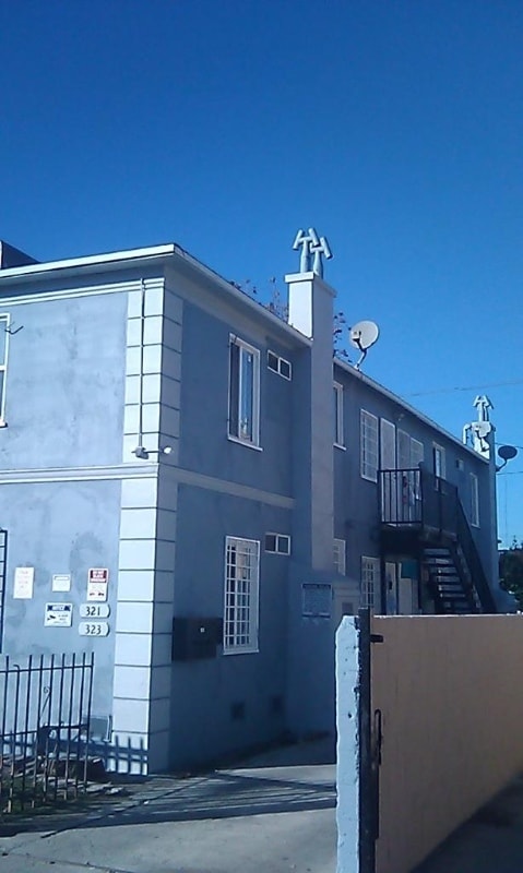 323 W Magnolia St in Compton, CA - Building Photo - Building Photo