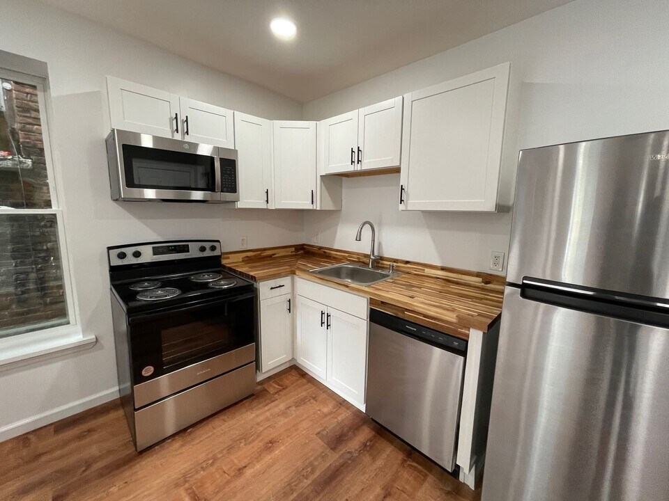 106 Renwick St in Newburgh, NY - Building Photo