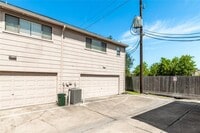 13808 Hollowgreen Dr photo'