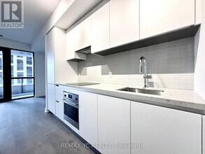 4015 The Exchange in Mississauga, ON - Building Photo - Building Photo