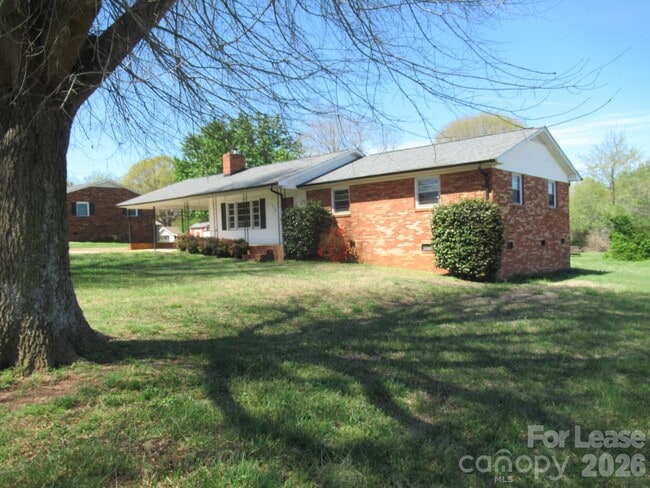 1330 Davis Rd in Lincolnton, NC - Building Photo - Building Photo